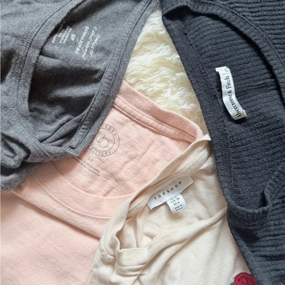 Name Brand T-shirt Bundle Size Small - Picture 4 of 4